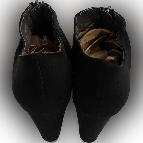 Aerosoles Fortunate Scrunched Zip Front Booties - Picture 5 of 8